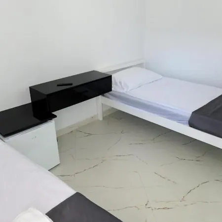 Franko Hotel Delvine