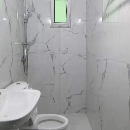 Franko Hotel Delvine